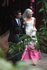 View Gwen Stefani Wedding Dress Pictures Gwen Stefani Wedding Dress Famous Wedding Dresses Wedding Dress Pictures