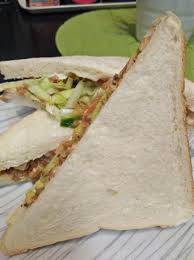 Secara umum sandwich dikenal sebagai sajian makanan yang menggunakan irisan roti dan disajikan bersama dengan aneka isian. Resipi Sandwich Sardin Sedap Juicy Anak Anak Confirm Suka