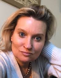 Alexis Fournet's Instagram, Twitter & Facebook