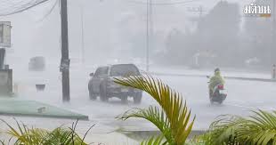 พังงาฝนตกหนัก แจ้งเตือนประชาชน เฝ้าระวัง ลมกระโชกแรงถึง 17 ส.ค.  เรือเล็กงดออกฝั่ง