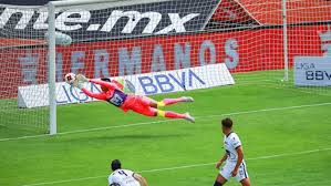 Los gallos blancos de querétaro reciben la visita de los pumas de la unam en el cierre de la actividad dominical. Pumas Vs Queretaro Alfredo Talavera Tiene Complicado Debut Con Pumas Marca Claro Mexico