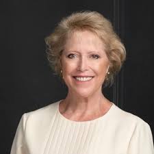 Melanie Deyo (@eDeyo)