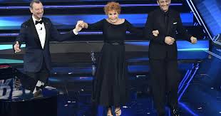 Sanremo 2021, ornella vanoni chiede un bacino ad amadeus. Sanremo 2021 Ornella Vanoni Superstar All Ariston Rimprovera Fiorello E Poi Canta Con Gabbani Il Tempo
