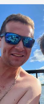 So sad Drew Gordon brother of Aaron Gordon died in a car crash in Oregon  today. His Dad played with and against me for many years. Drew was such a  kind person