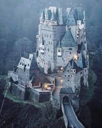 Eltz Castle One Of The Few Castles On The Left Bank Of The Rhine Pic Picoftheday Germany Castles Beautiful Castles Castle