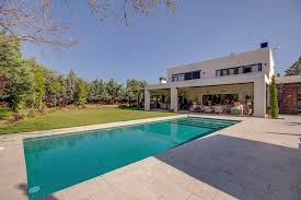 Um Mergulho Refrescante Conheca Os Tipos De Piscina E Escolha A Melhor Para Voce