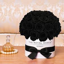 All Black Wer Steht Auf Black Entdecke Unsere Langanhaltenden Black Rosen Www Theroyalroses De Theroyalrose Rosen Box Schone Blumenstrausse Rosen