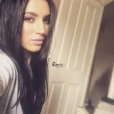 Lisa Iles's Instagram, Twitter & Facebook