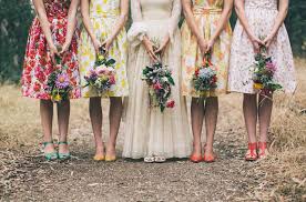 Afin de soigner votre jour j dans les moindres détails, les animations de mariage dans un style rétro à la façon fête foraine avec. 3 Looks D Invitee Pour Un Mariage Champetre