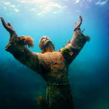 Christ Of The Abyss Is A Submerged Bronze Statue Of Jesus Of Which The Original Is Located In The Medit Christ Of The Abyss Best Scuba Diving Underwater Caves