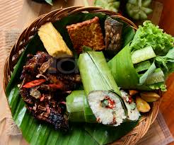 Photo via jermsluvfood, hendrawatylau_phei_fen, dicky_sp19, petite_miracle dan kalau ada waktu luang, singgahlah di malam hari untuk melihat sajian pertunjukan kesenian sunda. Koleksi Resipi Masakan Sunda Dijamin Tak Menyesal Kalau Cuba