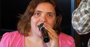 Marian (zonder Roef) in rolstoel de planken op