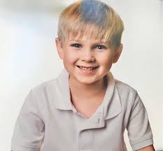 familiarfaces The blue/green hair threw us, but, that's that Hastings kid,  all right! 😄✂️🪮