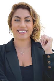 Shelly Colon's Instagram, Twitter & Facebook