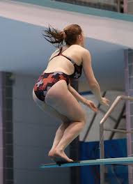 After earning bronze in the women's 1m springboard at euros in both 2016 and 2018, italy's elena bertocchi soared to gold in the diving event, edging michelle heimberg of switzerland and bertocchi's italian teammate, chiara pellacani. File Idhm Wasserspringen 2018 02 17 3m Weiblich Vorkampf Sprung 1 186 Jpg Wikimedia Commons