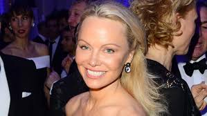 Последние твиты от pamela anderson (@pamfoundation). Pamela Anderson Is Almost Unrecognizable With This Fresh Faced Look