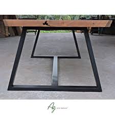 Mesa Com Tampo Em Madeira Macica E Pes De Ferro Preto Mesa De Jantar