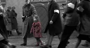 Businessman oskar schindler (liam neeson) arrives in krakow in 1939, ready to make his fortune from world war ii, which has just started. Schindlers Liste Das Wurde Aus Dem Madchen Im Roten Mantel