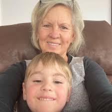 Donna Fulk's Instagram, Twitter & Facebook