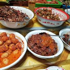 Sajian sayur tahu ini cocok untuk hidangan sarapan, makan siang, bekal di kantor atau sekolah, dan saat makan malam. 7 Restoran A La Warteg Di Bandung Dengan Rasa Bintang Lima
