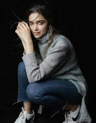 Pic Deepika Padukone For Filmfare Middle East April 18 Deepika Padukone Style Deepika Padukone Deepika Hairstyles