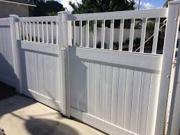 Jika anda memiliki rumah dengan ukuran yang kecil dan sederhana, sebaiknya anda memilih pagar dengan ukuran 1 hingga 2 meter. Model Pagar Rumah Yang Selalu Terlihat Keren Sepanjang Waktu