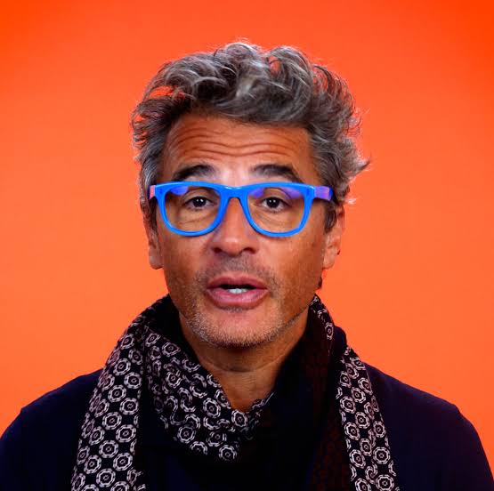 3 anecdotes d'un brocanteur, avec Julien Cohen, ex-animateur d'Affaire  Conclue ! 🛸 🧸 | Neo | Facebook