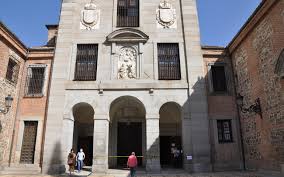 La basílica de san pantaleón es una antigua iglesia alemana de origen medieval que se encuentra en el sur del casco antiguo de colonia, y cuya construcción se remonta a la primera época románica. Asi Se Esta Viviendo La Fiesta De San Pantaleon Un Santo Que Hace Mucho Caso En Asuntos De Salud Alfa Y Omega