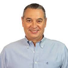 Roberto Thompson's Instagram, Twitter & Facebook