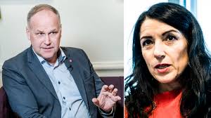 På valsedlarna anges partiet med betäckningen vänsterpartiet. Sa Har Hedersfragan Delat Vansterpartiet Etc