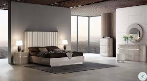 Giorgio Light Maple Leather Upholstered Platform Bedroom Set Jnm 18456 Q Room Modern Bedroom Set King Bedroom Sets Bedroom Set