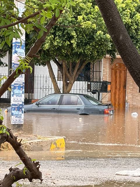 PIURA AHORA Primera lluvia genera caos en la ciudad