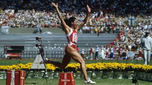 Silver (200m in 1984, 4x400m in 1988) world: Florence Griffith Joyner Halt Gleich Zwei Weltrekorde Bei Den Olympischen Spielen 1988 Lauft Die Sprinterin 100 Meter In 10 49 Sekunden Und Die Doppelte Distanz In 21 34 Sekunden