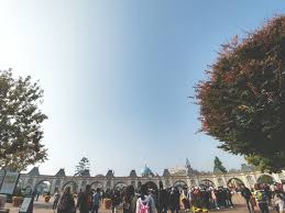 Temperature gradually falls during october, but some days may still be hot. Talk Talk Korea