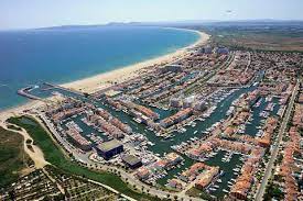 Einem ort, der leicht zu erreichen ist ? Touristenfuhrer Empuriabrava Castello D Empuries Fortia Immonautic Costa Brava