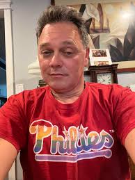 Hey!! My name's Skye, and im a 15 year old, trans male drag queen from new  joisey! (Jersey) I dont do drag all that often, but when i do, i slay ✨️