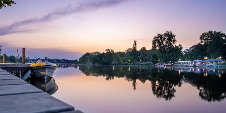 Le Lac d'Allier à Vichy, zone de départ de la natation de l'IRONMAN