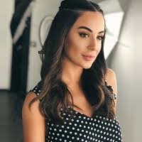 Sandra Calvert's Instagram, Twitter & Facebook