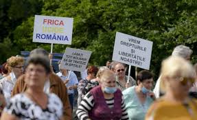 Ce nemulţumiri au cei adunaţi în faţa guvernului. Protestul Anti Covid Din PiaÈa Victoriei Ne AratÄ CÄ Tot Mai MulÈi Oameni Cred In Teorii ConspiraÈioniste Mediastandard Ro