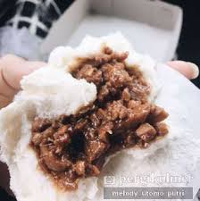 Kemudian kaldu akan diisi dengan mi bergelombang yang sedikit keras saat digigit. Bakpau Babi Kecap Dan Bakpao Babi Cincang Review Melody Utomo Putri Di Restoran Bakpau A Satu Muara Karang