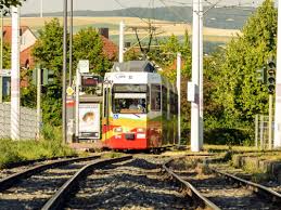 Auf fünf linien werden jedes jahr zirka 20 millionen fahrgäste befördert. 5 No Gos Beim Bus Und Strassenbahnfahren Wurzburg Erleben