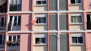 Elle est restée longtemps marginale, car elle était très encadrée et peu encouragée par le ministère en charge du logement. Habitant La Confederation Nationale Du Logement Sonne L Etat D Urgence Imaz Press Reunion L Actualite De La Reunion En Photos