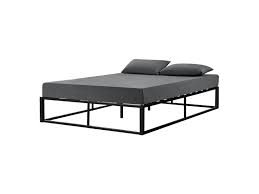 Lit en métal helios disponible dans deux modèles et dans un large choix de finitions; En Casa Lit Double En Metal Cadre De Lit Double Pour Adultes Et Enfants Acier Revetu Par Poudre Couchage 140 X 200 Cm Taille 203 X 143 X 30 Cm Noir Vente De Lit Adulte Conforama