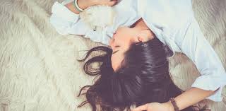 Sleeping with your hair up in a messy bun or high ponytail may seem harmless, but the tension from having your hair up for but keep in mind, hair is at its most vulnerable state when its wet, so it's super important to dry your hair completely to prevent tugging and severe breakage while you sleep. Which Hairstyle Is Best For Sleeping Vs Sassoon Australia