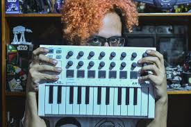 Mántricos teclados y synthpop deslavado para el ataque; escucha  "Letobento", el nuevo sencillo de Club de Ciencias