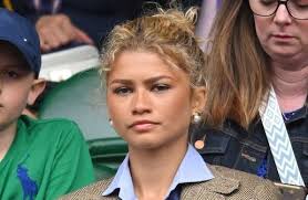 Thierry Henry, Jamel Debbouze… Les personnalités portent la flamme  olympique à Paris