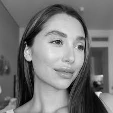 Danielle Siggins's Instagram, Twitter & Facebook