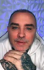 No body has washed me merry Christmas 🎄🎄🎄 do far, honey if you love me,  wish me merry Christmas 🎄 🎄🎄🎄 in advance