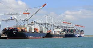 Alignement De Porte Container Au Havre Departements Francais Le Havre Region Normandie
