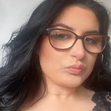 Molly Logan (@m0lly333)